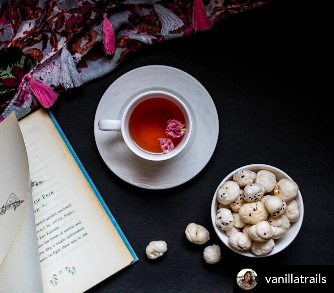 Rose tea with roasted foxnuts